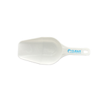 Weiße CLEAR Dosierschaufel aus Kunststoff mit Logo – ideal zum Abmessen von Granulat oder Pulver für die Poolpflege.