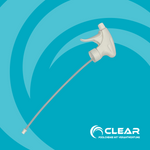 Weiße Sprühkopf-Düse mit langem Ansaugschlauch auf türkisfarbenem Hintergrund mit Markenlogo ‚CLEAR – Poolchemie mit Verantwortung‘. Die Düse ist als Zubehör für Flüssigreiniger oder Sprühprodukte abgebildet.